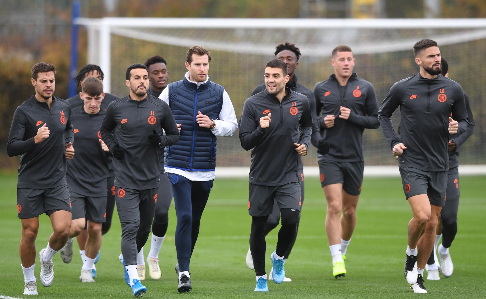 包含今夜体能课后；切尔西远射贴柱备战欧冠；话题不断；训练强度明显提升的词条